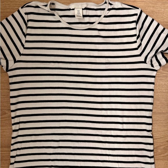 5/$25 - H&M Black and White Striped Ribbed Tee - Picture 2 of 6